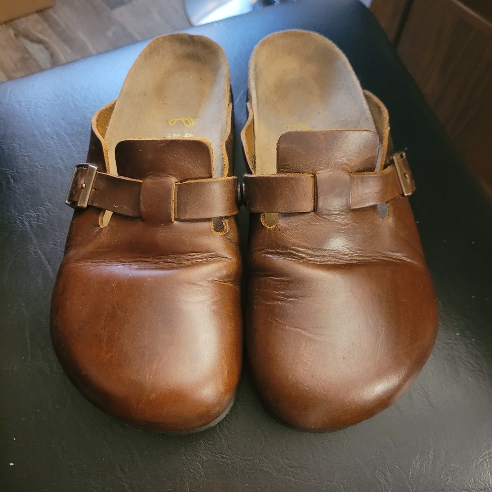 Birkenstock smooth leather Boston clogs